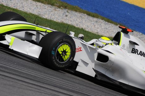 Jenson Button vinder kaotisk løb i Malaysia.